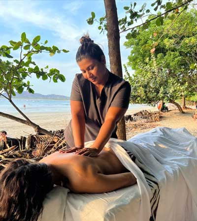 Masaje en la playa, Tamarindo